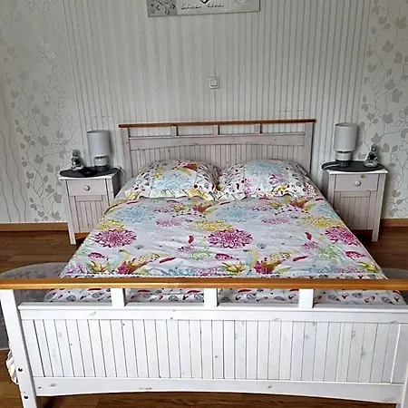 Le Logis Du Marais Bed & Breakfast