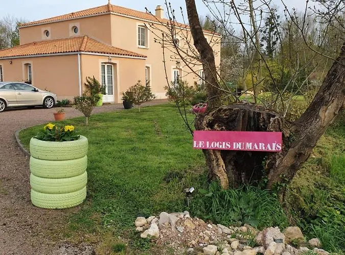 B&B Le Logis Du Marais 3*