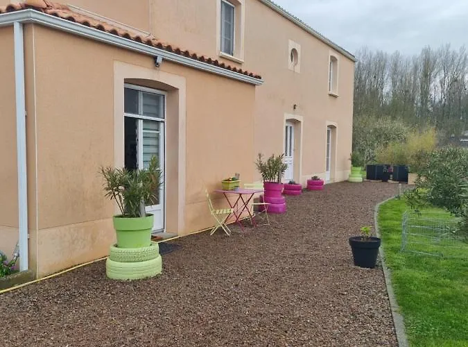 B&B Le Logis Du Marais 3*